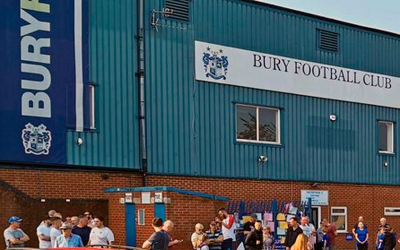 Bury - Atolado em dívidas, o tradicional clube inglês foi  excluído da terceira divisão do país pela Federação Inglesa em 2019. 