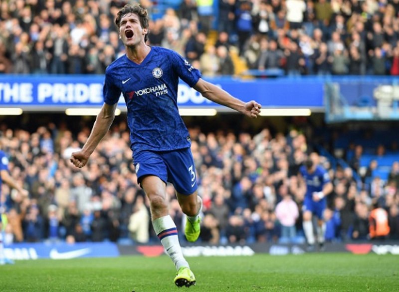 ESQUENTOU - Juventus e Inter de Milão estão dispostas a contratar o lateral esquerdo Marcos Alonso, do Chelsea, de acordo com o portal “Football Italia”. Com poucas chances sob comando de Frank Lampard e a possível chegada de Ben Chilwell nos Blues, o espanhol pode buscar novos caminhos na carreira em que possa jogar regularmente.