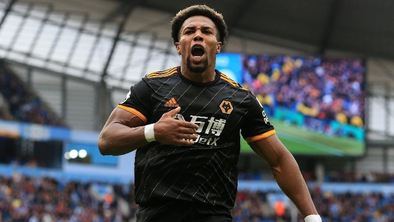 MORNO - Um dos destaques da boa campanha que o Wolverhampton faz na temporada, o atacante Adama Traoré chama a atenção de alguns gigantes do Velho Continente. No entanto, segundo informações da versão dominical do jornal "The Times", o Wolverhampton estabeleceu em 135 milhões de libras (R$ 877 milhões) o valor para liberar o atacante.