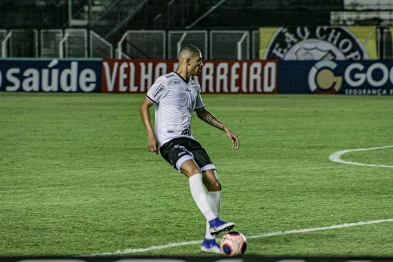 O zagueiro João Victor está emprestado ao Atlético-GO até dezembro desta temporada. Seu vínculo com o Corinthians termina em julho de 2022. 