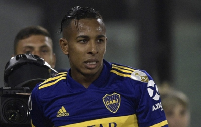 MORNO - A lista de nomes como de interesse do Atlético-MG, vindos da Argentina, cresce a cada dia. O jogador que estaria na pauta do Galo é o atacante Sebastián Villa, do Boca Juniors. A notícia foi divulgada pela rádio Rivadavia, do país vizinho. Argentina. O time alvinegro não confirma o interesse. 