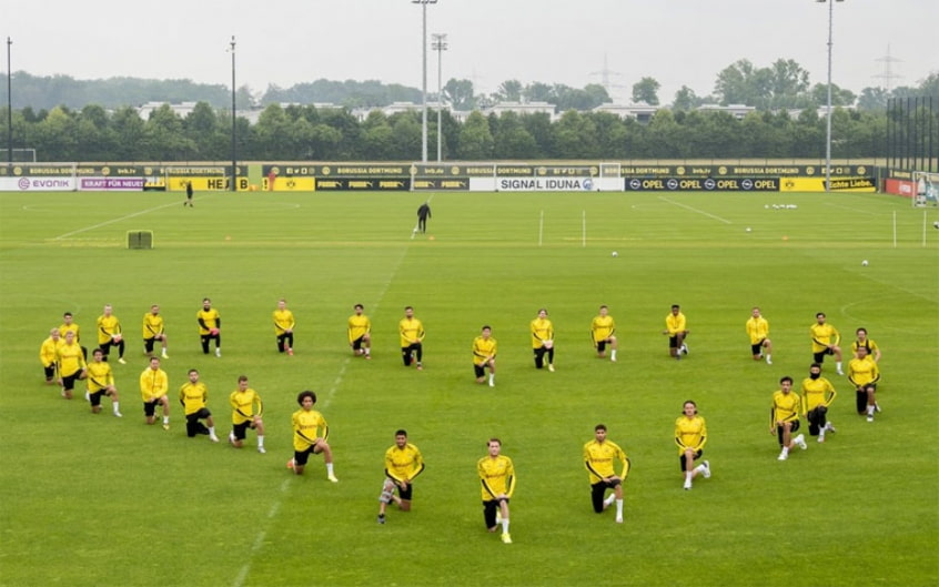 Os jogadores de Borussia Dortmund (ALE) e Besiktas (TUR) entraram na onda de manifestações antirracistas. Em suas respectivas páginas no Instagram, foram compartilhadas fotos dos jogadores do elenco ajoelhados e protestando contra a morte de George Floyd. O clube alemão chegou a formar um coração em lembrança aos atos que acontecem nos Estados Unidos.