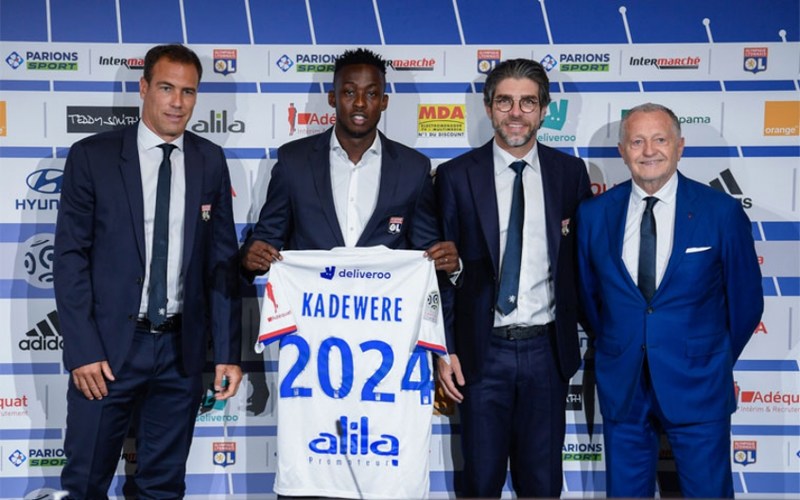 APRESENTADO - O Olympique Lyon apresentou o atacante africano Tino Kadewere, de 24 anos. O atleta foi anunciado em janeiro, mas ficou no AC Le Havre, time da Ligue 2, por empréstimo até o fim da temporada. O acordo com o jogador de Zimbabué girou em torno de 12 milhões de euros, além de mais 2 milhões de euros de acordo com o desempenho em campo.