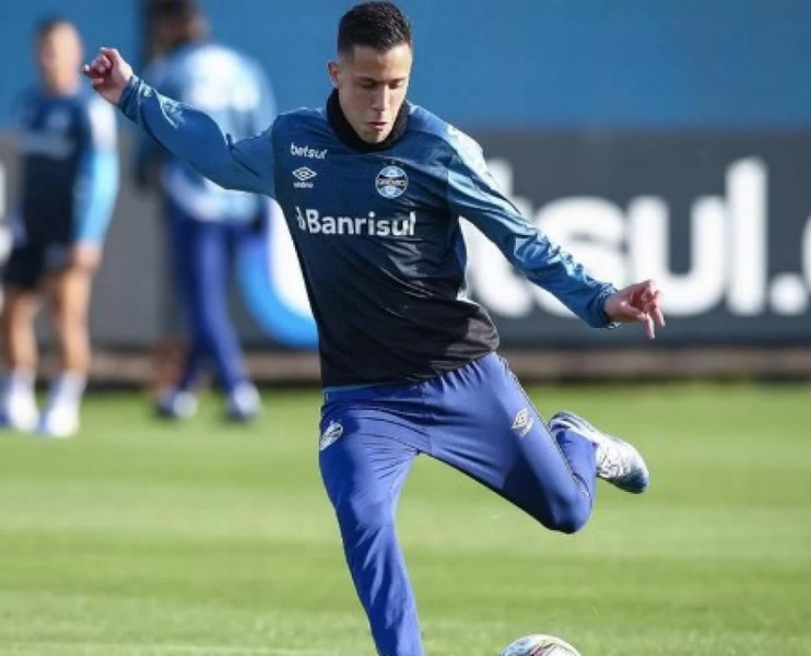 MORNO - De acordo com o site ‘Correio do Povo’, Sport e Atlético-GO manifestaram o desejo de adquirir o volante Matheus Frizzo, do Grêmio. Aos 21 anos, o jogador tem tido pouco espaço com Renato Gaúcho e a diretoria do Tricolor quer emprestá-lo para o atleta ganhar ‘rodagem’. 