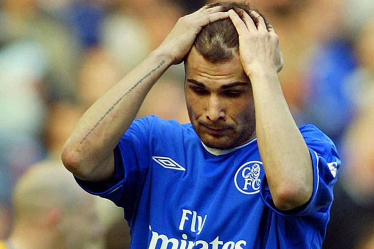 5º - O ex-atacante Adrian Mutu é o quinto colocado da lista. O romeno chegou ao Chelsea em 2003. Porém, fez somente dez gols em 38 partidas pelos Blues.