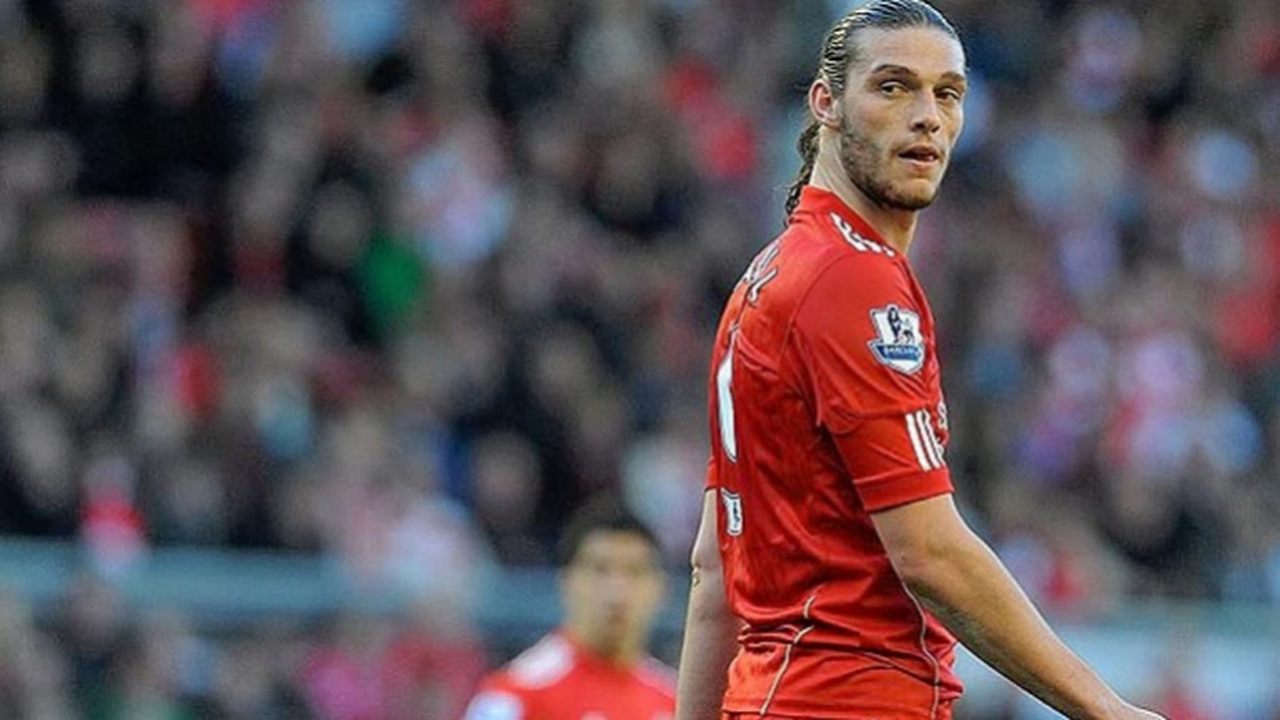 Andy Carroll (Liverpool): Contratado por 35 milhões de libras pelo Liverpool em 2011, chegou com a missão de substituir Fernando Torres no ataque, porém pouco fez devido a uma série de lesões.