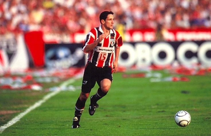 3) Belletti - representou o São Paulo em 13 jogos da Seleção Brasileira neste século, entre os anos de 2001 e 2002.