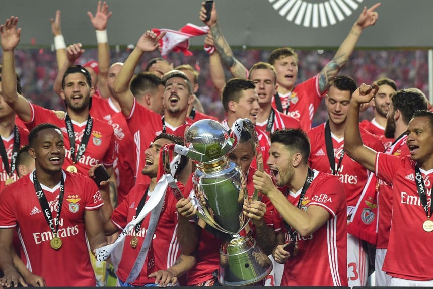 Em Portugal, o Benfica também já foi várias vezes campeão: 37 nacionais, sendo quatro vezes seguidas, entre 2013 e 2017. Na atual temporada, é o segundo colocado, atrás do Porto.