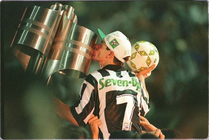 25 anos - Botafogo - Em decisão emocionante, o Botafogo conquistou o Brasileirão pela última vez em 1995, ao derrotar o Santos na final, em pleno Pacaembu.