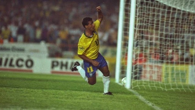 5 - Brasil 2x0 Uruguai (1993) - Partida decisiva para a geração que se consagraria tetracampeã mundial no ano seguinte. A seleção necessitava da vitória para se classificar para o mundial dos Estados Unidos e Romário decidiu, carimbando a vaga para o Brasil.