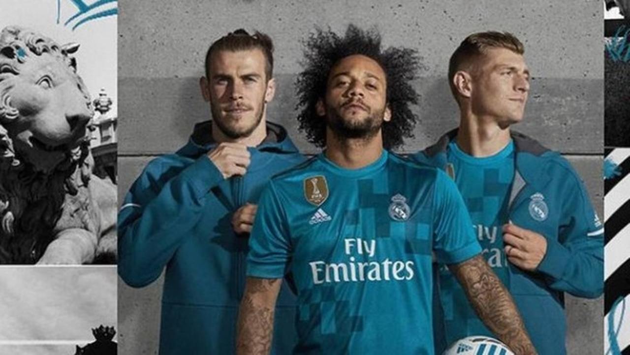 REAL MADRID: A temporada 2017-2018 do Real Madrid também teve uniforme criado por torcedor. No entanto, a escolha valeu apenas para o uniforme três do clube. O material foi desenvolvido baseado em modelo enviado em concurso criado pela fornecedora de material esportivo do Real Madrid.