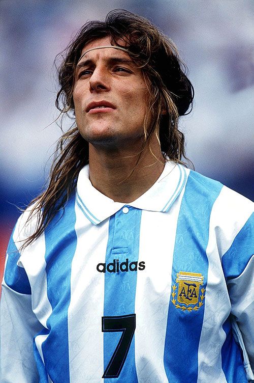 O argentino Claudio Caniggia se aposentou em 2004, quando jogava no Qatar. No entanto, em 2012 disputou dois jogos com o Wembley, da Inglaterra.