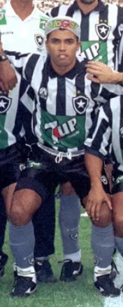 Cria da base do Botafogo, o lateral-esquerdo André Silva permaneceu mais um ano e rodou por vários clubes do Brasil, como Grêmio, Vasco e Atlético-MG. Encerrou a carreira em 2009, pelo Duque de Caxias. Após a aposentadoria, passou a conciliar a carreira de auxiliar técnico com o comando de uma empresa de transportes no Rio de Janeiro