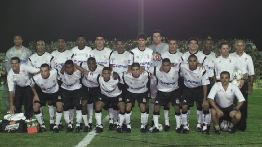 Semifinal da Copa do Brasil-2002: 24/4 - São Paulo 0 x 2 Corinthians (ida) / 1/5 - Corinthians 1 x 2 São Paulo (volta) - Corinthians classificado