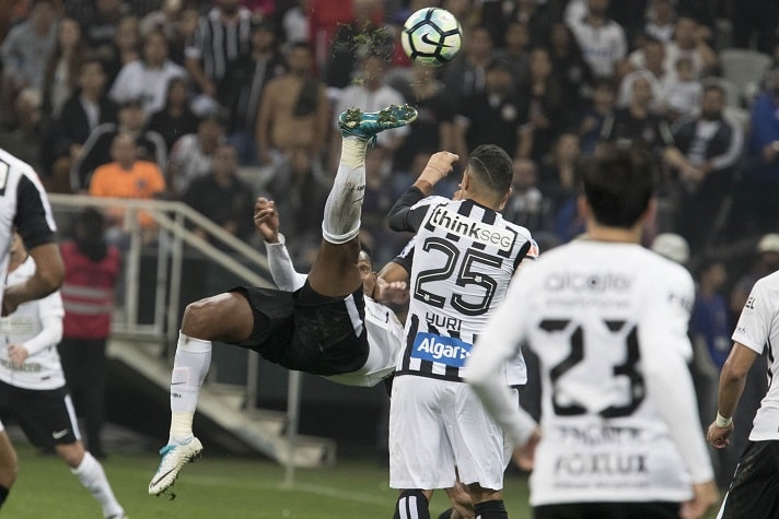 13) Golaço em clássico: Corinthians 2 x 0 Santos - 3/6/2017 - 4ª Rodada do Brasileirão-2017: em mais um gol em clássico, Jô dessa vez caprichou, marcando de bicicleta, para balançar a rede e decretar a vitória corintiana.