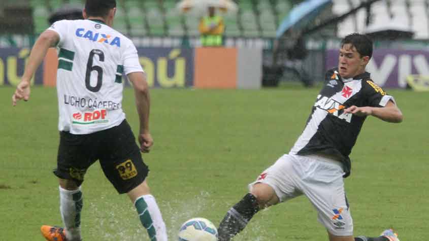 Em 2015, Jorginho assumiu o comando do time e deu início à arrancada que quase evitou o rebaixamento, que parecia já consumado. Na rodada final, igualdade sem gols com o Coritiba, fora de casa.