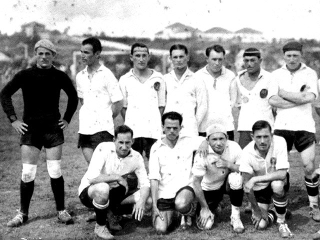 O Coritiba alcançou sua maior goleada em 1926. O Coxa despachou o Paraná Sport Club (homônimo do atual Paraná) por 13 a 1. 