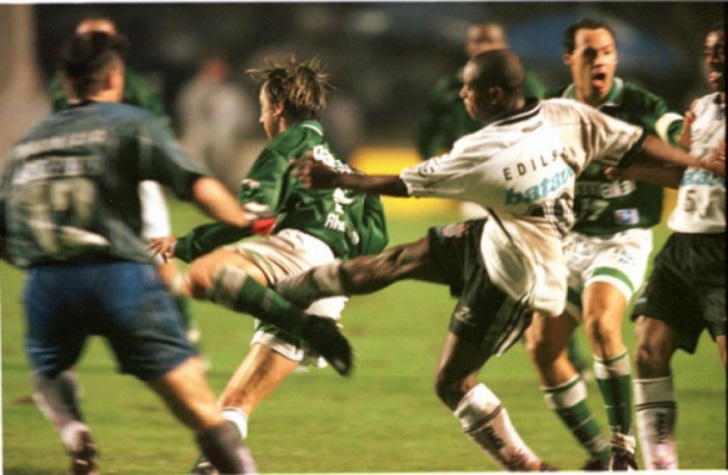 Quatro anos depois, em 1999, o Corinthians mais uma vez se deu melhor sobre o maior rival no estadual. No jogo de ida, atropelou com um 3 a 0, com gols de Edílson, Carioca e Dinei, e, na volta, empatou por 2 a 2, com novamente gols de Edílson e Marcelinho. 