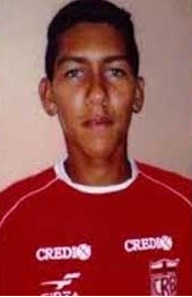 Roberto Firmino, também conhecido como Bobby, nasceu em 2 de outubro de 1991, em Maceió, Alagoas. Seu primeiro clube foi o CRB, nas categorias de base. 