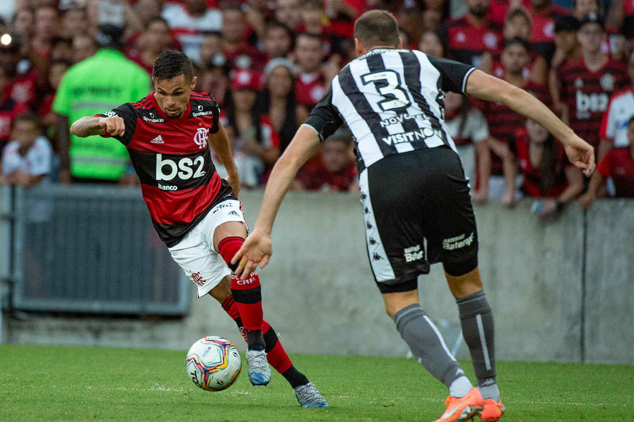 Flamengo 3x0 Botafogo (2ª rodada da Taça Rio) - Escalação: Diego Alves; João Lucas (Berrío), Gustavo Henrique, Léo Pereira e Renê; Willian Arão, Diego (Thiago Maia), Everton Ribeiro e Michael; Bruno Henrique (Vitinho) e Gabigol. Gols: Everton Ribeiro, Gabigol e Michael.