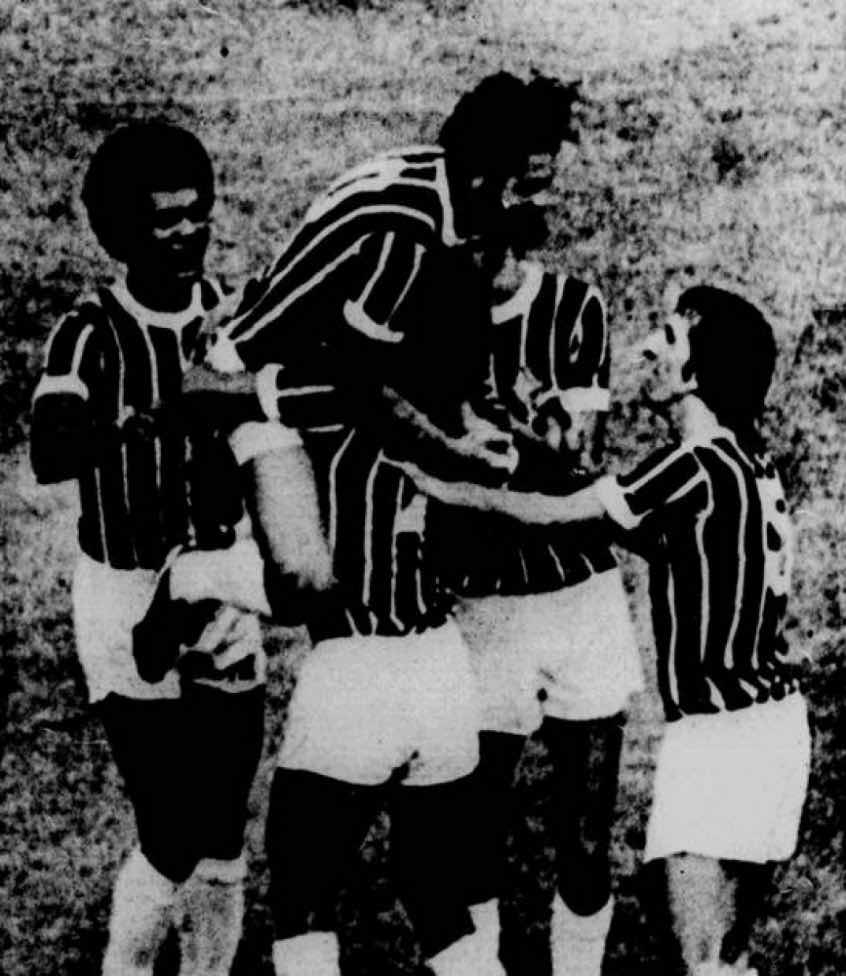 Fluminense 4 x 1 Corinthians - 8 de fevereiro de 1975: Foi a estreia de Rivellino com a camisa do Fluminense. O ídolo tricolor marcou três gols contra o ex-clube em pleno sábado de Carnaval.
