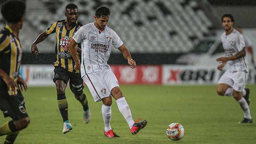 Aquela escalação tinha Muriel; Gilberto, Nino, Matheus Ferraz, Egídio; Hudson, Yago Felipe, Ganso; Evanilson, Fred e Marcos Paulo. Entraram Fernando Pacheco, Michel Araújo, Miguel, Caio Paulista e Orinho.