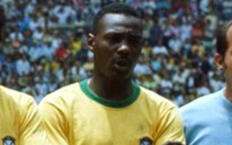 EVERALDO - Designado como titular às vésperas do Mundial, lateral-esquerdo da Seleção Brasileira na Copa de 70, faleceu em um acidente de carro em outubro de 1974.