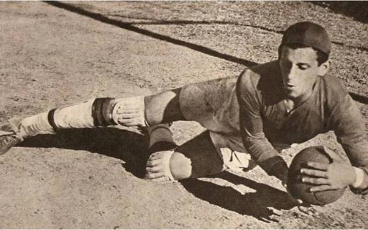 12 - Yustrich - Dorival Knipel (28/9/1917, Corumba-MS; 15/2/1990, Belo Horizonte/MG). Ele ganhou este apelido por ser parecido em físico e estilo com o Yustrich que defendia o Boca Juniors (ARG).  Goleiro do Flamengo entre 1935 e 1944, ganhou quatro cariocas: 1939 e 1942 (como titular) e 1943 e 1944 (na reserva). saiu para jogar no Vasco...