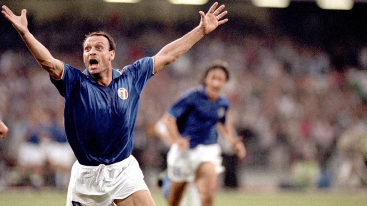 Itália 1990 - Salvatore Schillaci - O atacante italiano não era dos mais conhecidos, mas marcou seu nome ao fazer seis gols e sagrar-se o artilheiro daquela edição do Mundial.