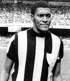 Na Série B, o América-MG escreveu: ‘Nossa história é de luta e resistência! E temos MUITO ORGULHO de ter um negro entre nossos fundadores, além de ídolos eternos como Juca Show (foto), Jaburu e Juninho’.