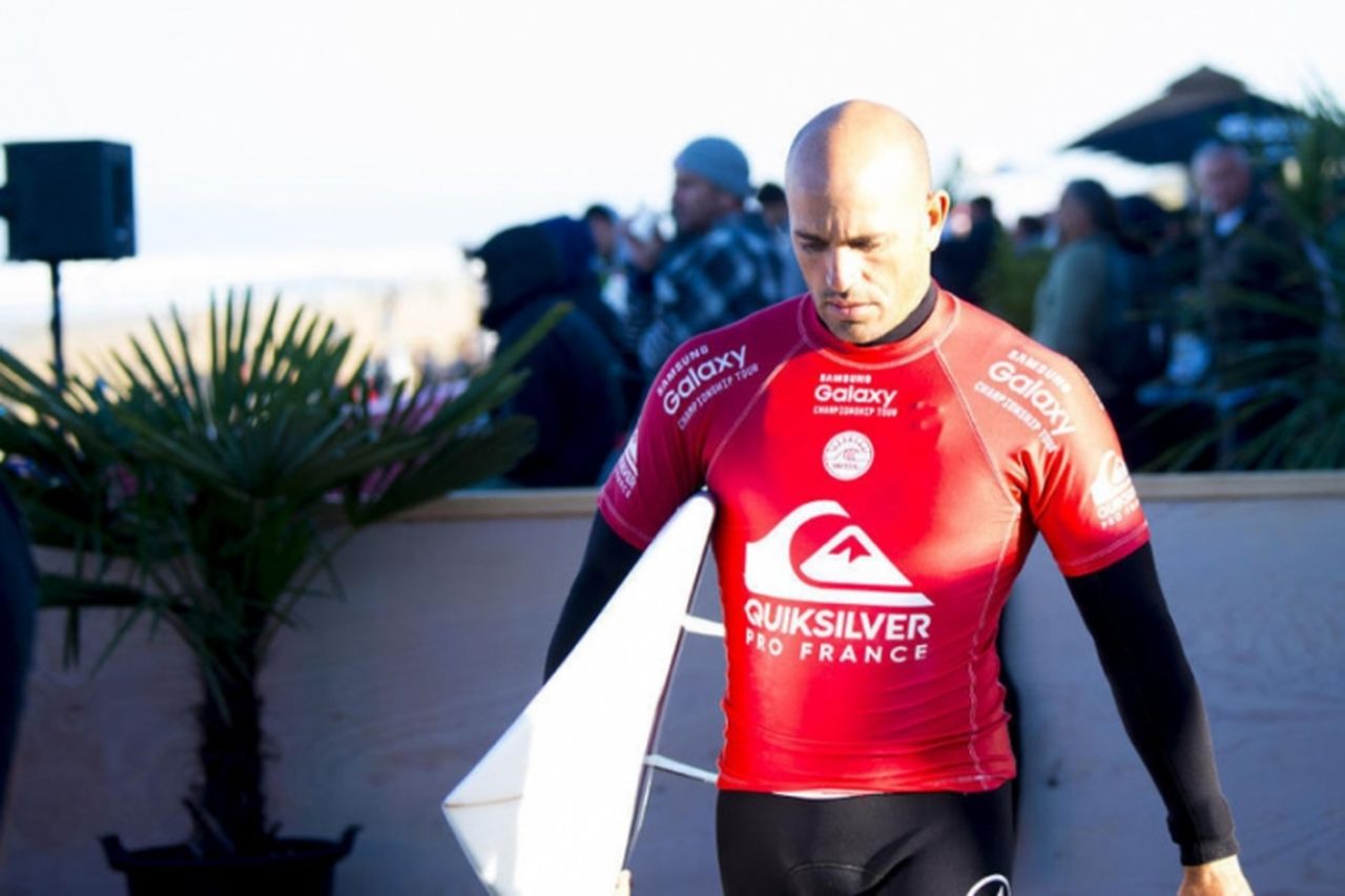 Não é só no futebol. Kelly Slater, do surfe, foi onze vezes campeão mundial, sendo cinco delas de forma consecutiva, entre 94 e 98.