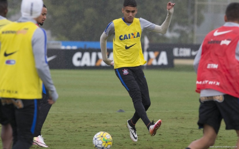 Matheus Pereira - segundo o GloboEsporte.com, os empresários de Matheus cobram R$ 390,5 mil na Justiça, referentes a uma parte da venda do jogador para o Empoli-ITA. O Corinthians teria pago apenas nove das dez parcelas acordadas, além de 15% dos 400 mil euros que ainda teria a receber dos italianos.