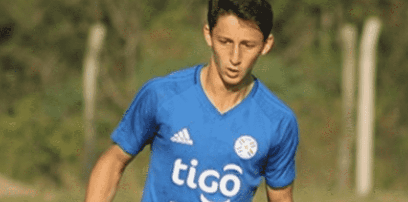 FECHADO: O Vasco anunciou, na noite da última sexta-feira, a contratação do meio-campista paraguaio Matías Galarza, de 18 anos. Ele integrará a equipe Sub-20 do Cruz-Maltino e está emprestado até 31 de janeiro de 2022 do Olímpia, do Paraguai.