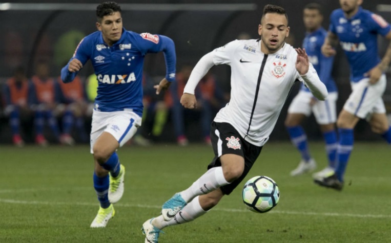 ESQUENTOU - O Corinthians deu um passo importante para repatriar o volante Maycon. O Shakhtar Donetsk, da Ucrânia, aceitou liberar o atleta por empréstimo ao Timão até o final de 2022, e o Alvinegro Paulista aguarda detalhes finais na documentação para anunciar a contratação. 