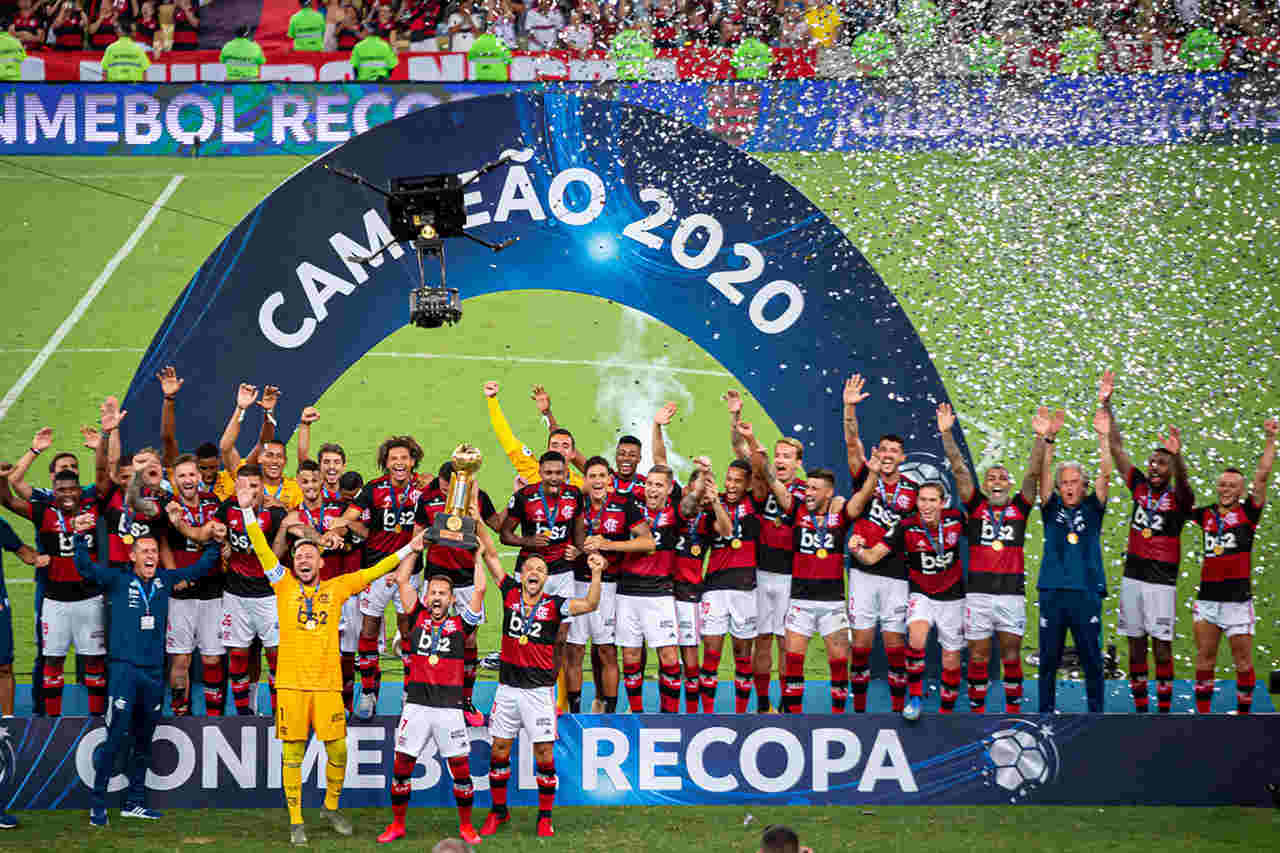 Campeão da Recopa Sul-America 2020: depois de empatar no jogo de ida em 2 a 2, o Flamengo venceu o Independiente del Valle na partida da volta por 3 a 0.