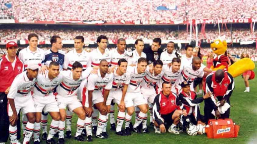 Em relação aos Campeonatos Paulistas, o São Paulo conquistou dentro de casa mais dez deles, nos anos de 1975, 1980, 1981, 1985, 1987, 1989, 1991, 1992, 1998 e 2000 (foto).