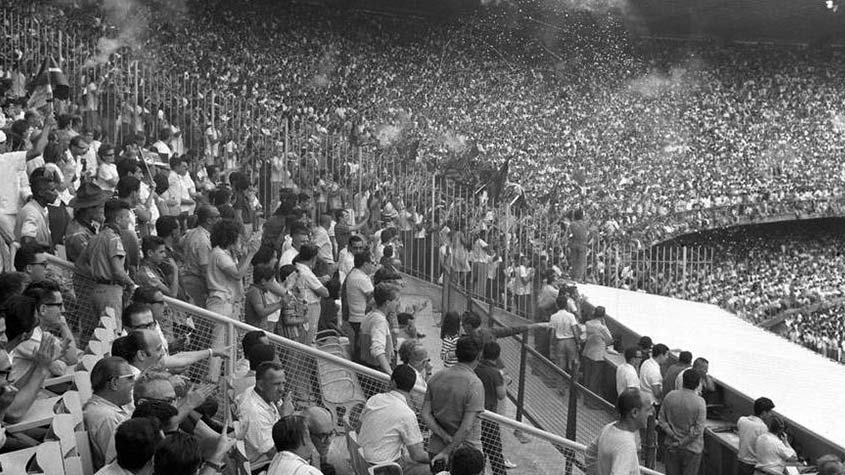 1- Fluminense 0x0 Flamengo - Campeonato Carioca - 15/12/1963 - 177.656 pagantes e 194.603 presentes.