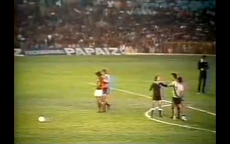 Vasco 0 (5) x (4) 0 Flamengo (28/9/1977) - Embora sem gols no tempo normal, aquela partida consagrou o título estadual invicto do Vasco naquele 1977.