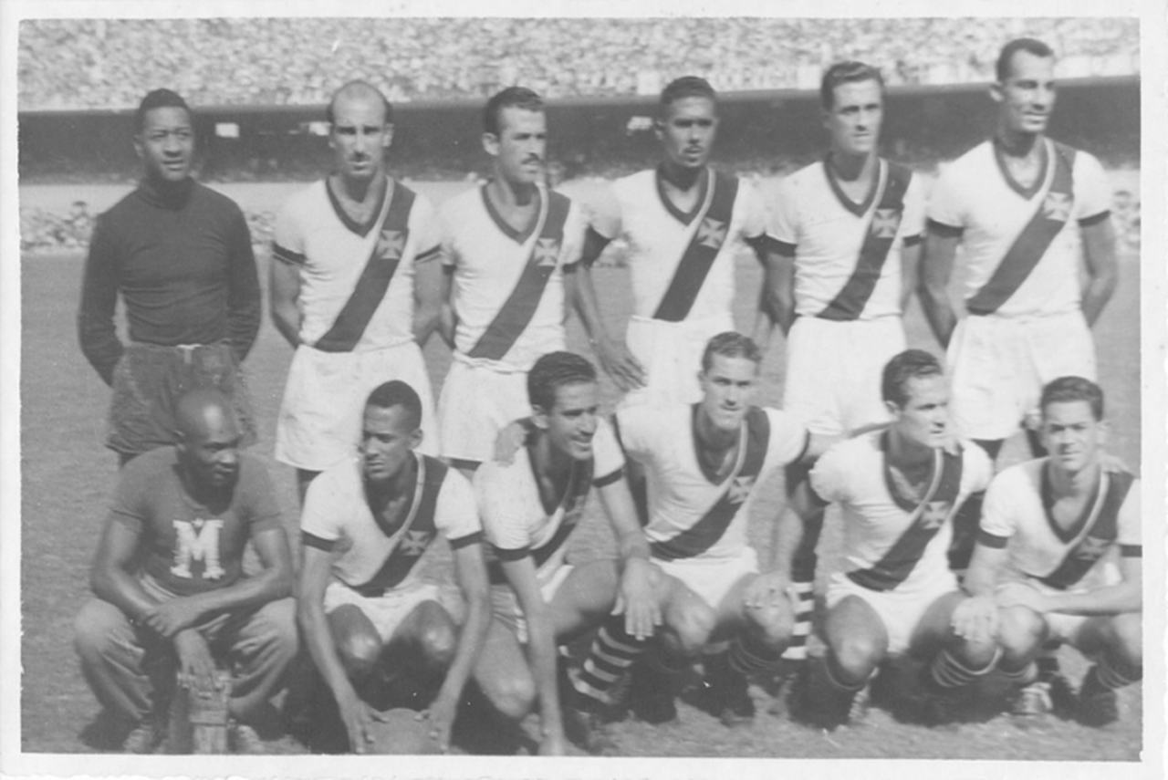 Vasco 2 x1 America - 28/1/1951 - Foi por vencer aquela partida, a final do primeiro Campeonato Carioca da Era Maracanã, que o Cruz-Maltino teve o direito de escolher o lado de sua torcida dali em diante. Mais recentemente, houve polêmicas com o Fluminense pelo tema.
