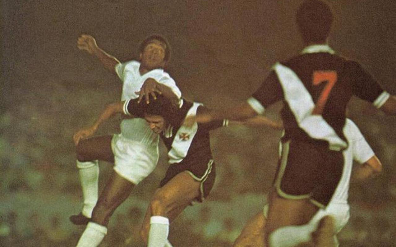 Vasco 2 x 1 Cruzeiro - 1/8/1974 - Em primeiro de agosto de 1974, o Vasco venceu um igualmente poderoso Cruzeiro e se tornou o primeiro clube carioca campeão brasileiro.