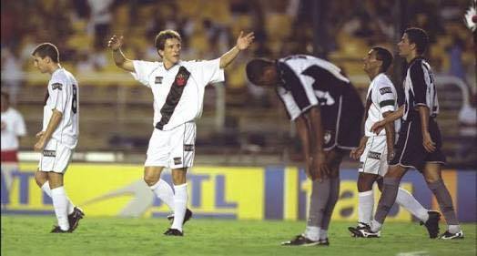 Vasco 7 x 0 Botafogo - 29/4/2001 - A surra que o Vasco deu no Botafogo naquele dia foi o reflexo da distância entre as equipes naquele momento. O Glorioso ensaiava o primeiro rebaixamento, que seria consumado no ano seguinte. O Cruz-Maltino vivia os últimos tempos de uma geração multicampeã.