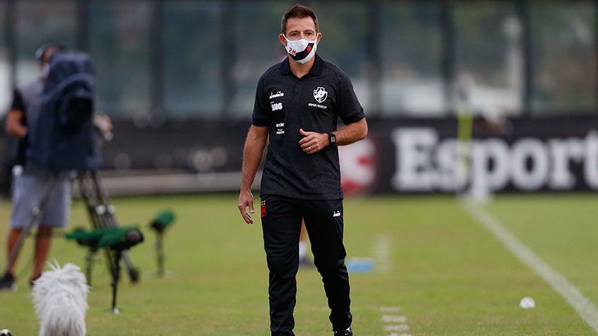 Ramon Menezes - 7,5 - Em comparação ao time de Abel Braga, a evolução do Vasco sob o comando de Ramon Menezes, técnico estreante, foi gritante, com boas soluções táticas e técnicas. Por mais que se pese a fragilidade do rival.