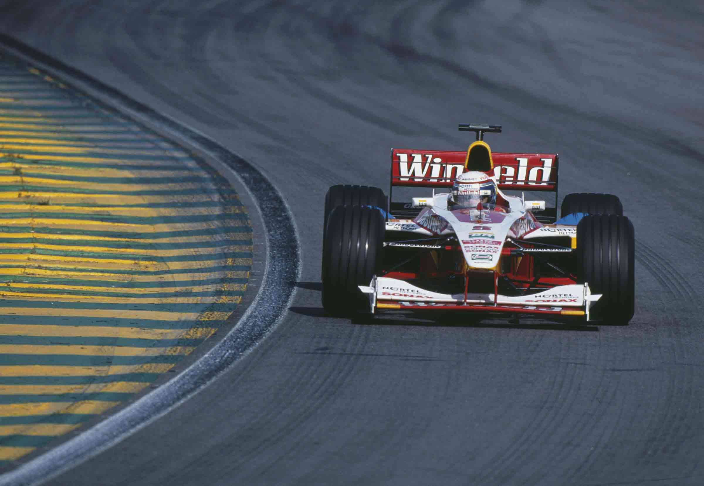 O sucesso nos EUA trouxe Zanardi de volta à F1 pelas mãos da Williams, seguindo os passos de Jacques Villeneuve. O italiano foi companheiro de Ralf Schumacher. Eis ele em ação no GP do Brasil