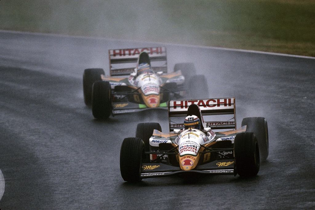 Em 1994, Zanardi fez apenas 10 das 16 provas do campeonato pela Lotus. Aí é o GP do Japão com o companheiro Mika Salo