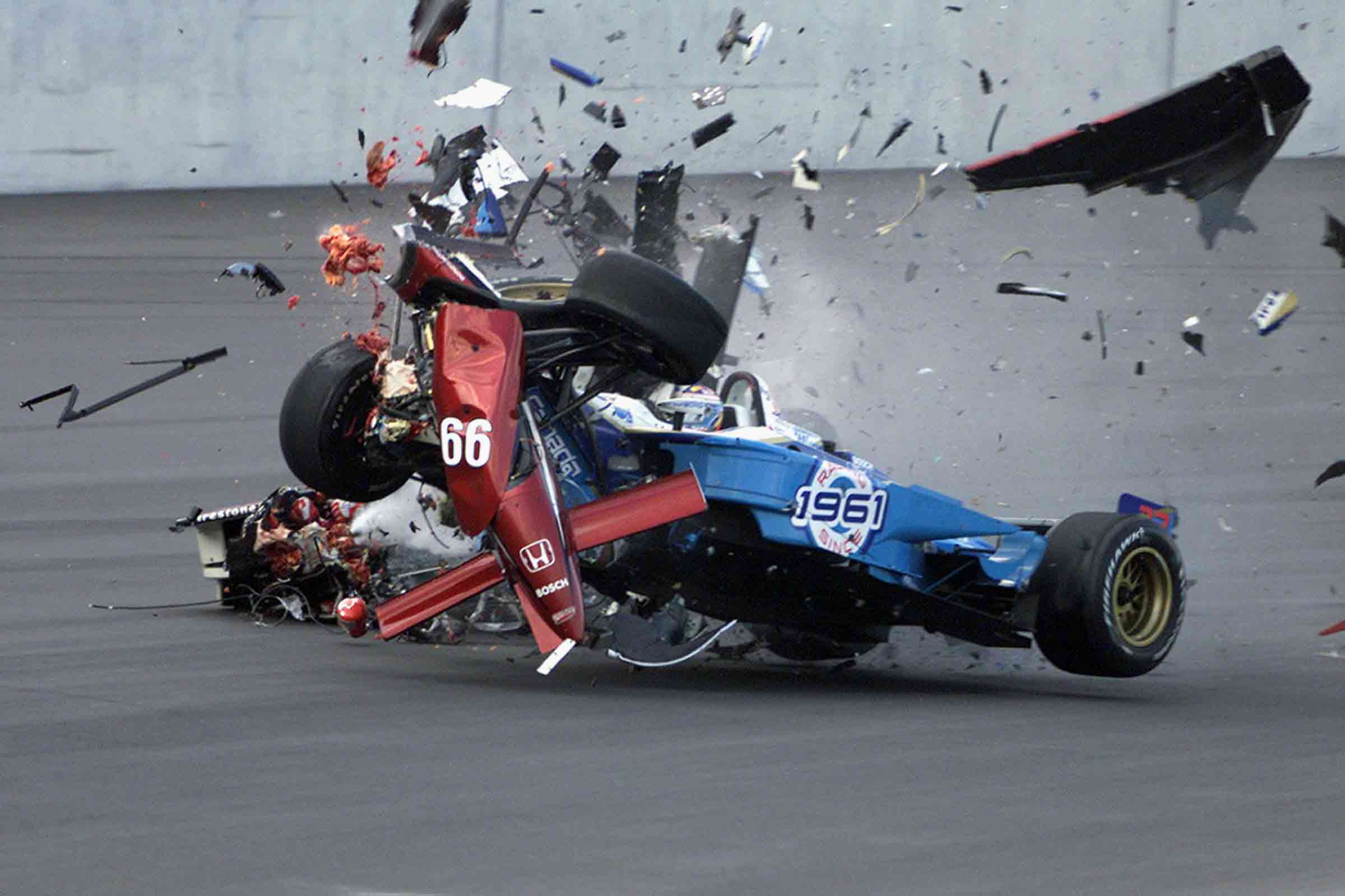 Zanardi voltou a se achar na Indy em 2001. Mas foi ali que sua vida começou a mudar. Oval de Lausitz, Alemanha. Líder da prova, Zanardi voltava à pista e perdeu o controle. Alex Tagliani veio e acertou em cheio 