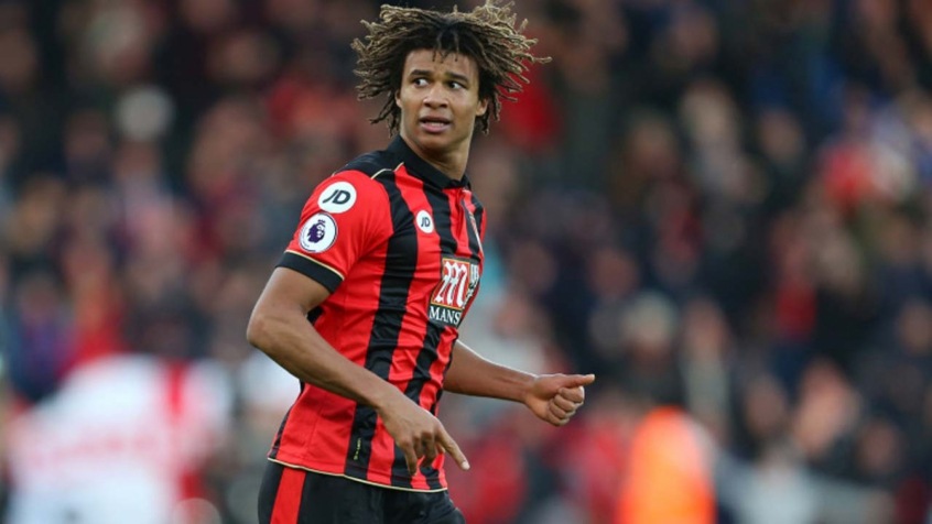 MORNO - O Manchester City abriu conversas com o Bournemouth para contratar o zagueiro Nathan Ake na próxima temporada, segundo o “The Athletic”. O possível rebaixamento da equipe rubro-negra pode diminuir o valor do holandês de cerca de 40 milhões de libras (R$ 269 milhões).