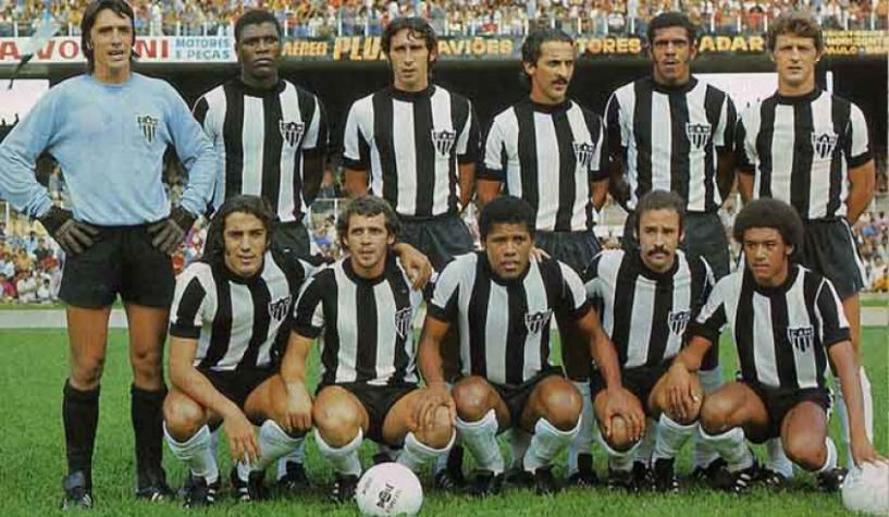 Atlético-MG - 1971 - No primeiro ano em que o torneio foi intitulado como Campeonato Brasileiro, o Galo conquistou seu primeiro e único título. No triangular final contra São Paulo e Botafogo, a equipe mineira levou melhor e levantou a taça.