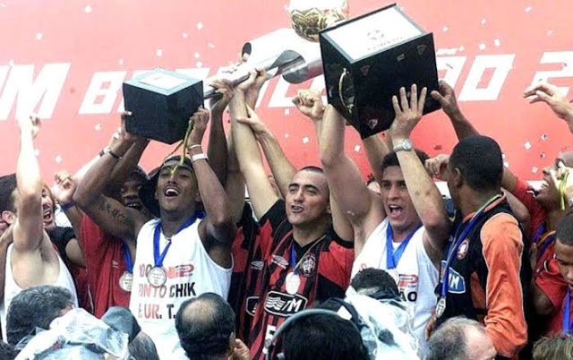 19 anos - Athletico  - O Furacão não vence o Brasileiro desde 2001. Naquela temporada, a equipe comandada por Kléberson e Alex Mineiro derrotou o São Caetano na grande final da competição nacional.