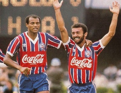 Principal destaque do Bahia campeão brasileiro em 1988, Bobô vestiu depois as camisas de São paulo, Flamengo, Fluminense, Corinthians e Internacional antes de voltar ao Tricolor Baiano em 1995.