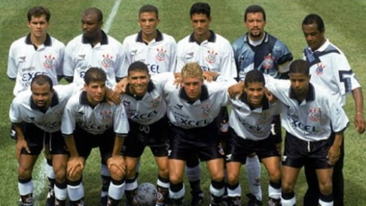 Motivado pelo sucesso da Parmalat com o Palmeiras, o banco Excel-Econômico decidiu investir no Corinthians no ano de 1997. Além do patrocínio na camisa, a instituição ajudou na compra de jogadores para fortalecer o elenco e bater de frente com o rival que não parava de investir e montar times fortes. 
